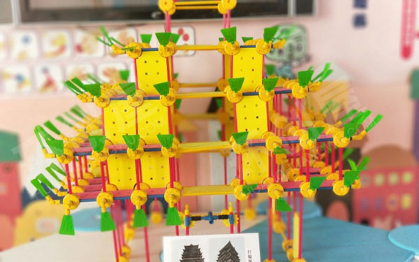 幼儿园建构区万能小工匠搭建环创图片
