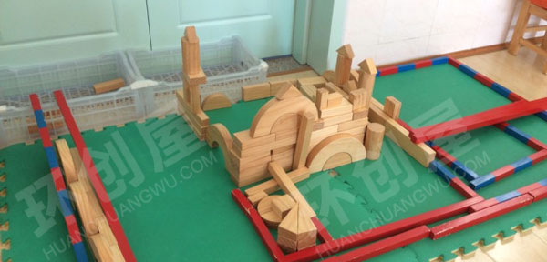 幼儿园建构区大型积木搭建环创图片