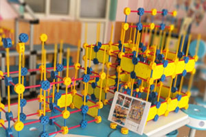 幼儿园建构区万能小工匠搭建环创图片6张