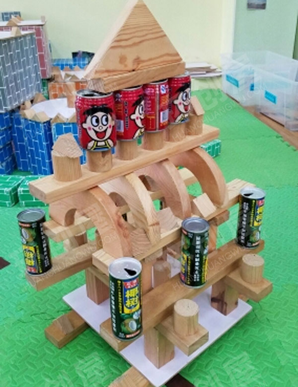幼儿园建构区废物利用搭建环创图片