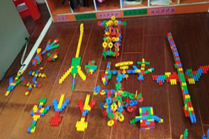 幼儿园建构区各种建构材料搭建环创图片9张