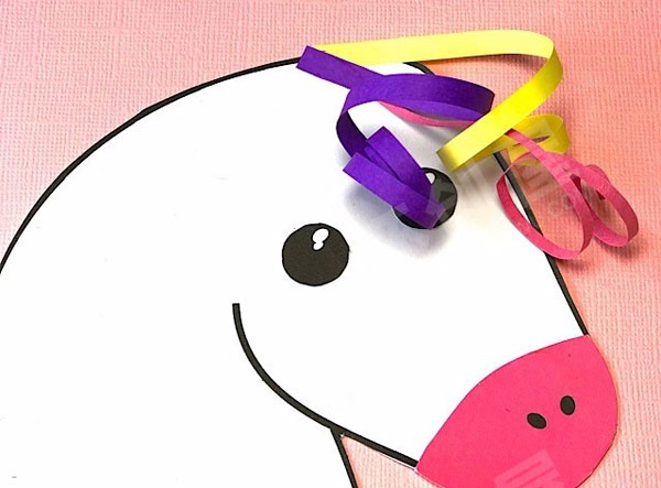 幼儿园美工区创意手工色彩缤纷独角兽环创图片